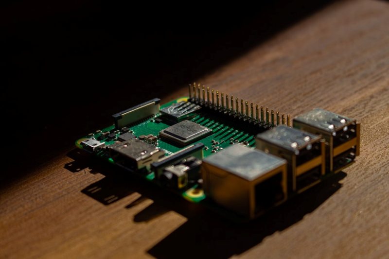 What does a LAN Support Specialist do?